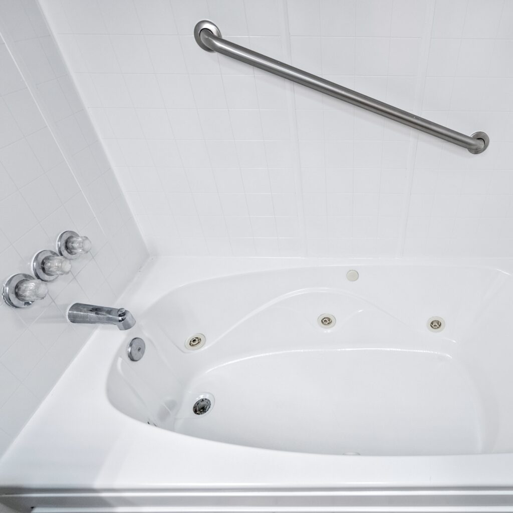 Apartment Tub and Shower Refinishing